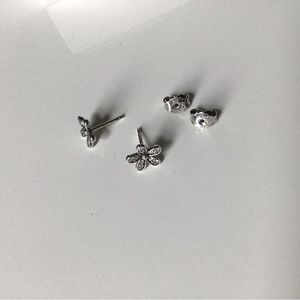 Pandora  daisy stud earrings
